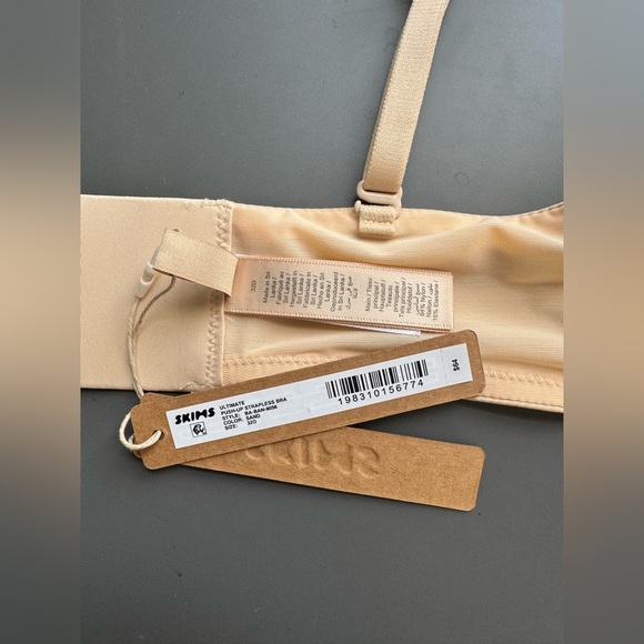 ✨SKIMS Ultimate Strapless Push Up Bra SAND 32D - Picture 7 of 10